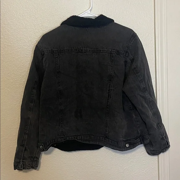 🌸(5 for $15) Black jean jacket shearling collar and lining - Picture 5 of 6
